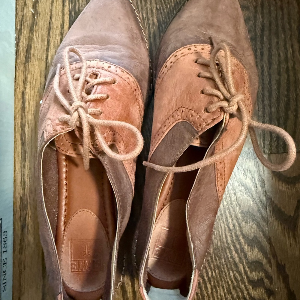 Frye Women's Two-Tone Brown Oxford Flats